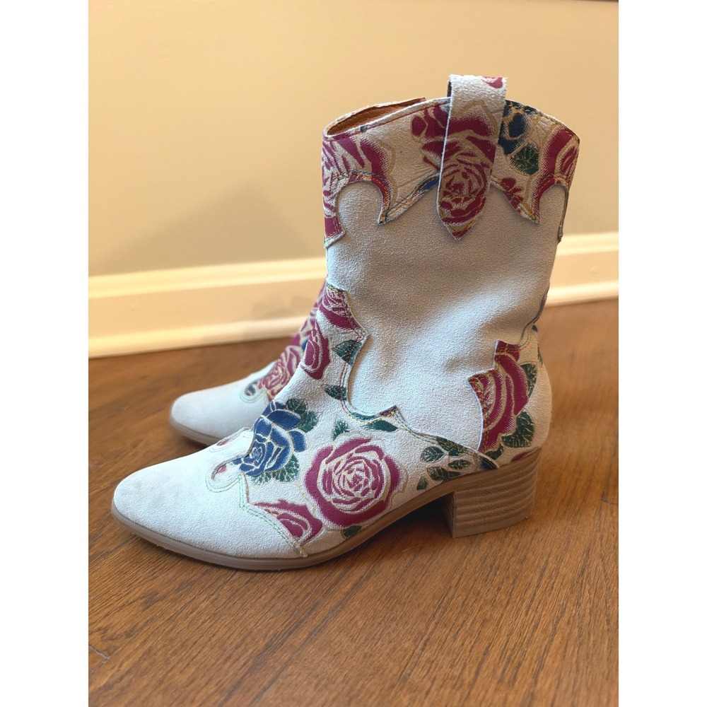 L'Artiste Blayne Western Boot Suede Floral Embroidered Size 36 (5.5-6) Like New